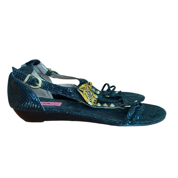 Betsey Johnson Kahluua black Flat Tiger Head Embellished Sandals size 7.5