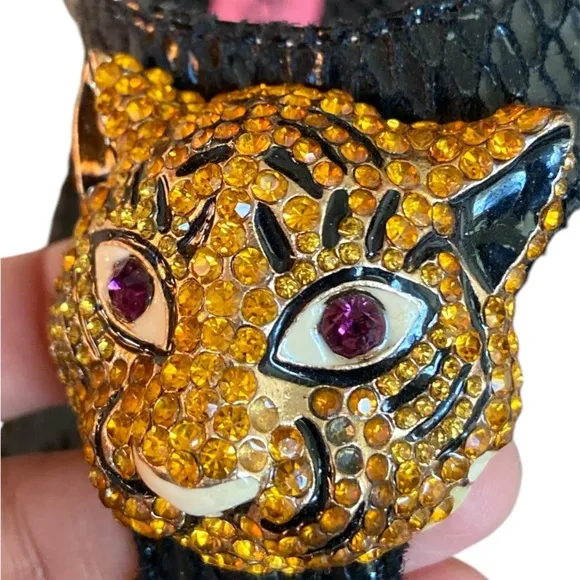 Betsey Johnson Kahluua black Flat Tiger Head Embellished Sandals size 7.5