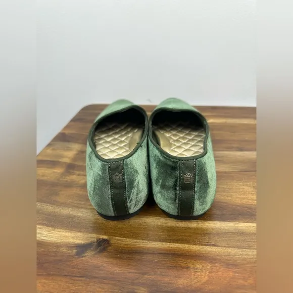 Birdies Shamrock Green Velvet Ballet Flats Size 8 EUC