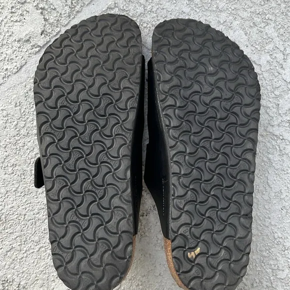 Birkenstock Arizona oiled leather  black-two strap flat sandals sz34 =3.5