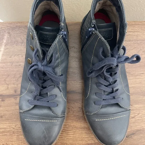 Biza Men's Blue High-Top Sneakers