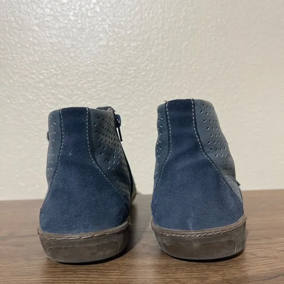 Biza Men's Blue High-Top Sneakers
