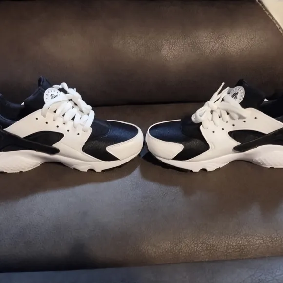 Black and White Nike Huarache Run