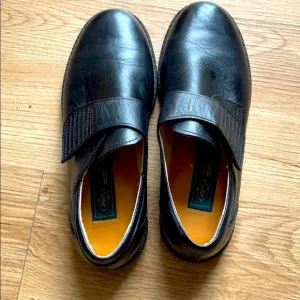 Black leather loafers size 6