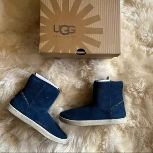 BNIB UGG Wool lined snow boots rye size 4