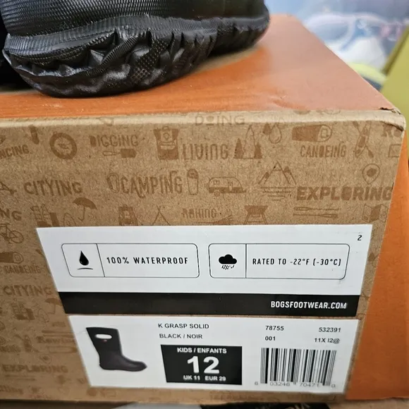 BOGS 100% WATERPROOF, INSULATED Boots in Black, UNISEX,Size 12 Little Kids, NEW!