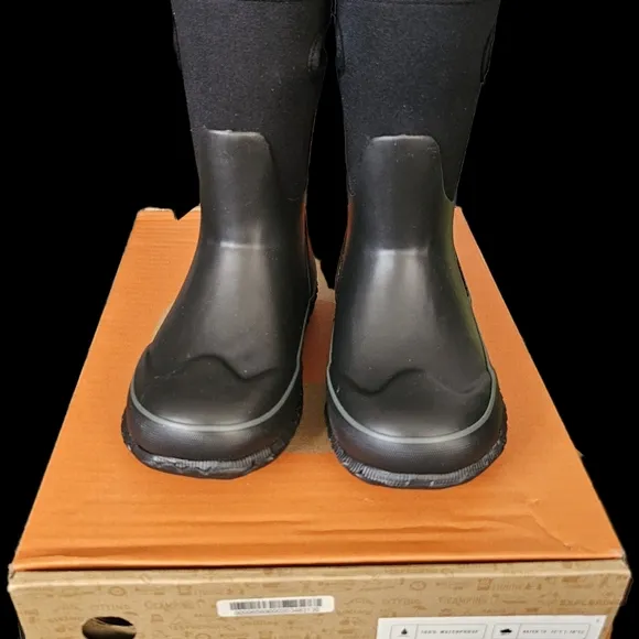 BOGS 100% WATERPROOF, INSULATED Boots in Black, UNISEX,Size 12 Little Kids, NEW!