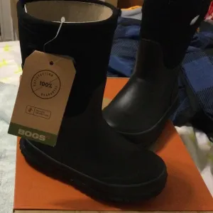 BOGS 100% WATERPROOF, INSULATED Boots in Black, UNISEX,Size 12 Little Kids, NEW!