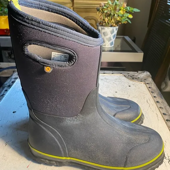 Bogs Winter Snow Boots Big kids size 6