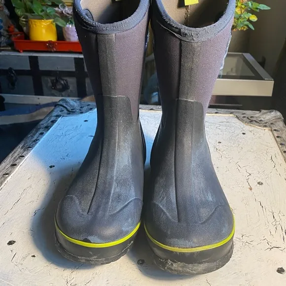 Bogs Winter Snow Boots Big kids size 6