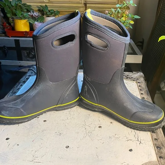 Bogs Winter Snow Boots Big kids size 6