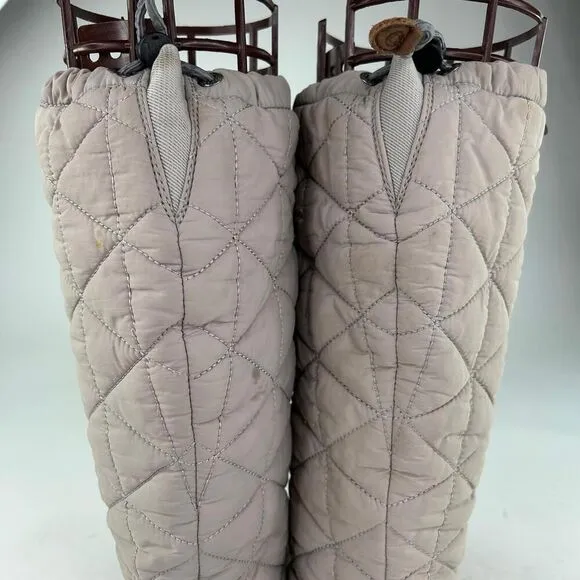 Bogs Women's Snowday Tall Boot US 9 Beige Quilted Cold Weather Winter Snow Boots