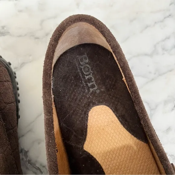 Born croc Embossed brown suede loafers unisex men’s size 9.5 women’s size 10.5