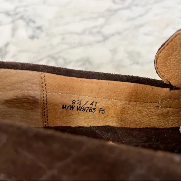 Born croc Embossed brown suede loafers unisex men’s size 9.5 women’s size 10.5