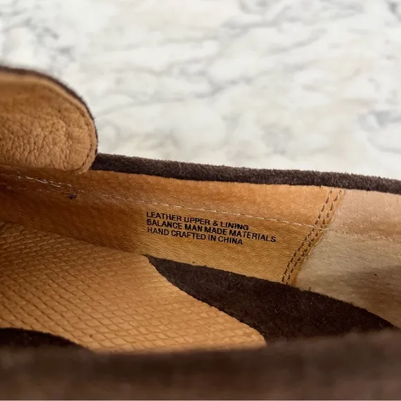 Born croc Embossed brown suede loafers unisex men’s size 9.5 women’s size 10.5