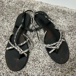 BOTTEGA VENETA Black White Strappy Flat Sandals 38
