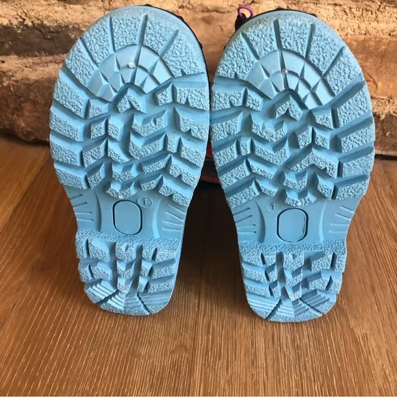 Boys snow boots size 1 NWT