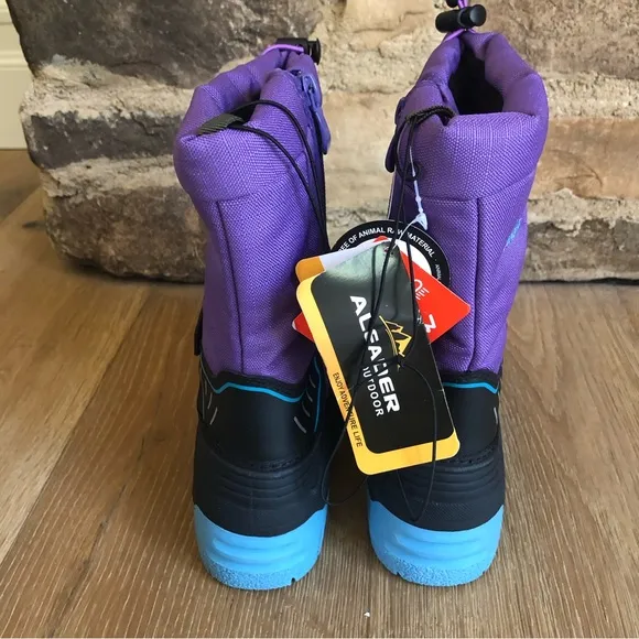 Boys snow boots size 1 NWT