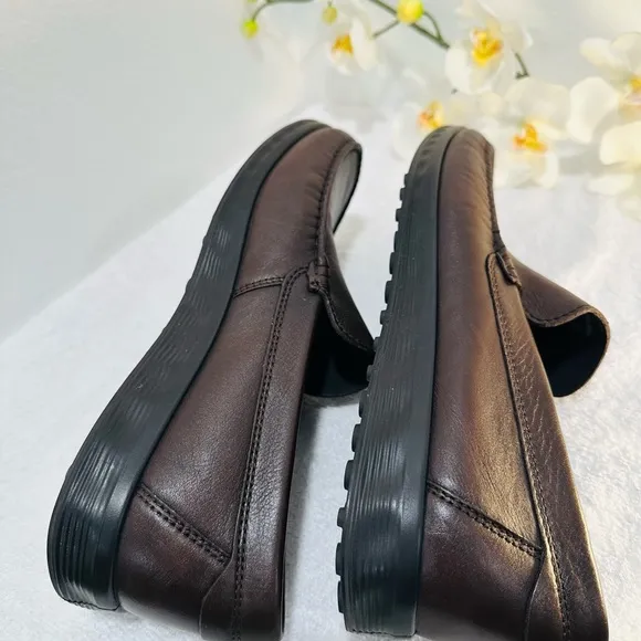 Brand *New!* ECCO Classic Slip On Loafers Brown US 7-7.5 Extra Width