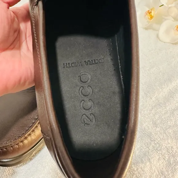 Brand *New!* ECCO Classic Slip On Loafers Brown US 7-7.5 Extra Width