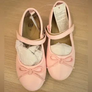 Brand New Gap ballet flat kids shoessize 10