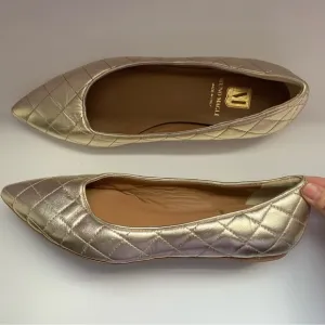 Bruno Magli Flats Ballet Quilted Metallic Leather Fashion Bianca Sz 39.5/US9
