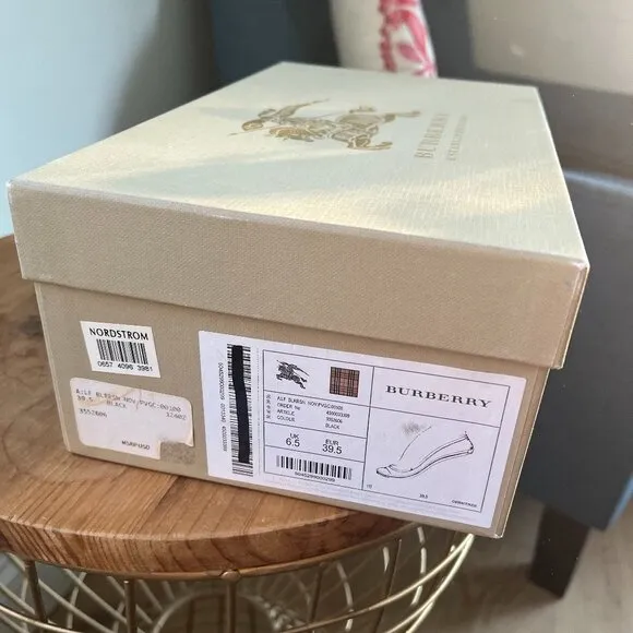 Burberry Nova Check Ballet Flats Size 39.5 / 9 Luxury designer flat classic