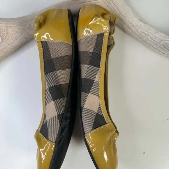 Burberry Yellow Patent Leather &amp; Nova Check Coated Canvas Scrunch Ballet Flats