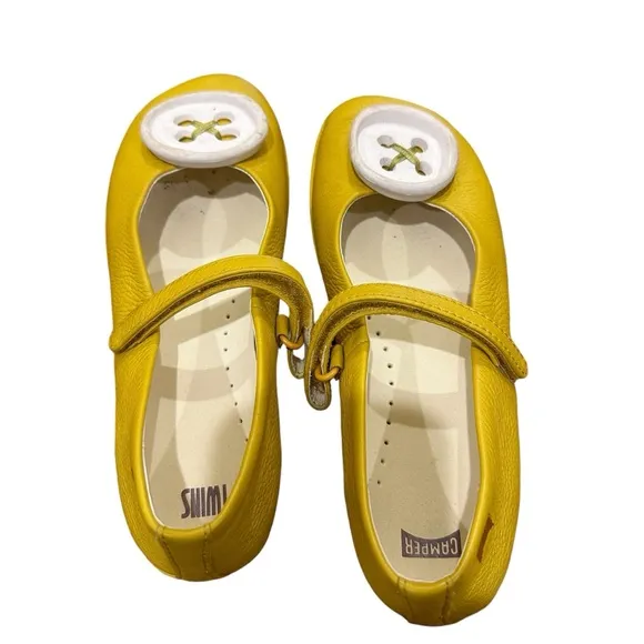 CAMPER Twins Girls Yellow Leather Ballet Flats with White Button Size 1 or 33EU