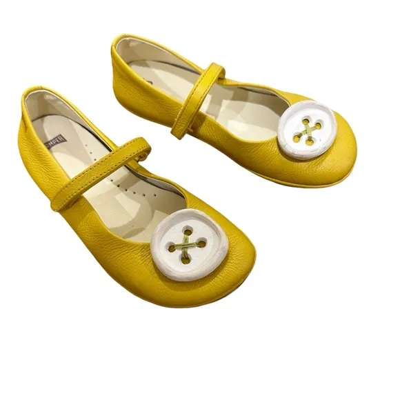 CAMPER Twins Girls Yellow Leather Ballet Flats with White Button Size 1 or 33EU