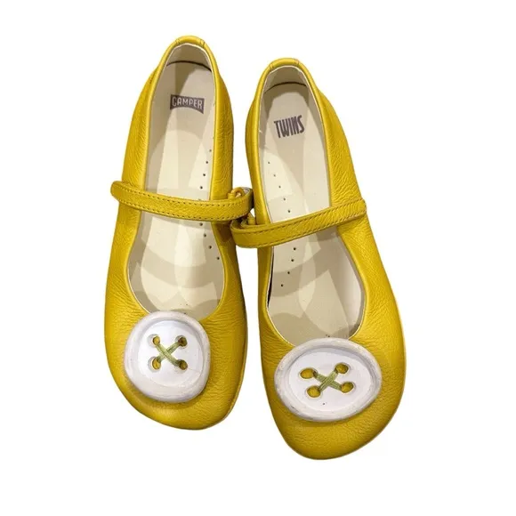 CAMPER Twins Girls Yellow Leather Ballet Flats with White Button Size 1 or 33EU
