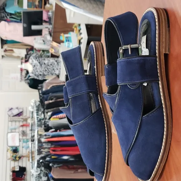 Caplait &quot;The Hara&quot; Handcrafted Suede Flat Buckle Sandals