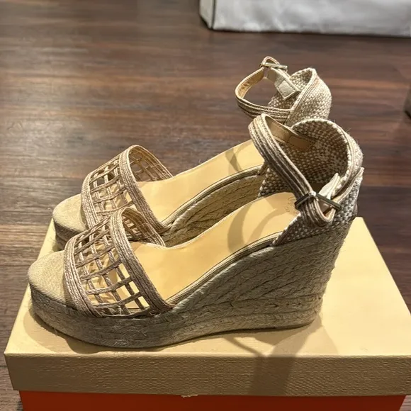 Castañer Canvas NWT Espadrilles with Jute Trim Platform with wrap around Strap.