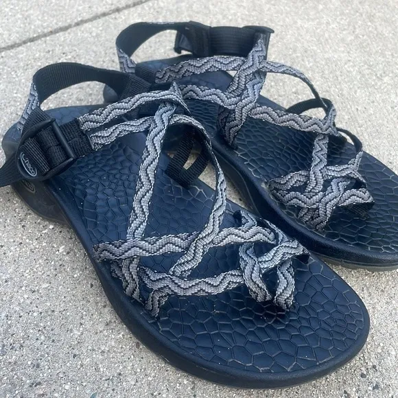 Chaco Women’s Strappy Balck and White Sandals size 7