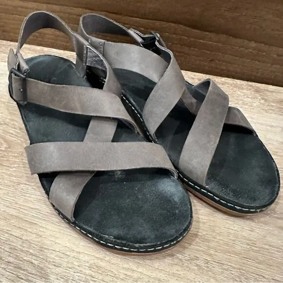 Chaco Wayfarer Tornado leather sandals taupe gray strappy flats size 9