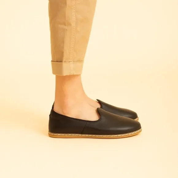 Charix Black Leather Loafers Black Slip Ons women  us 8.5