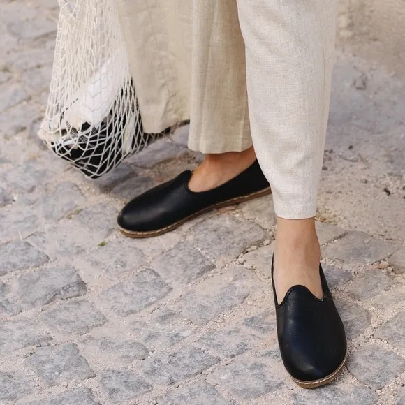 Charix Black Leather Loafers Black Slip Ons women  us 8.5