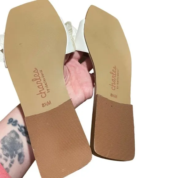CHARLES by Charles David White Square Toe Ordinary Flat Sandal