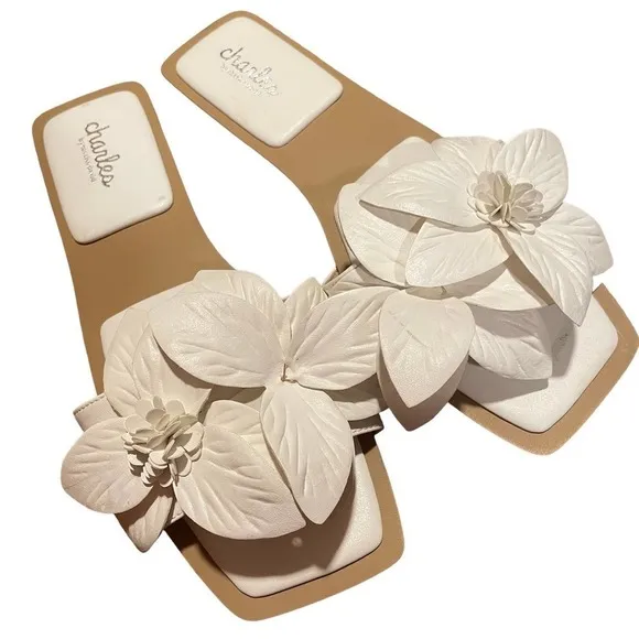 CHARLES by Charles David White Square Toe Ordinary Flat Sandal