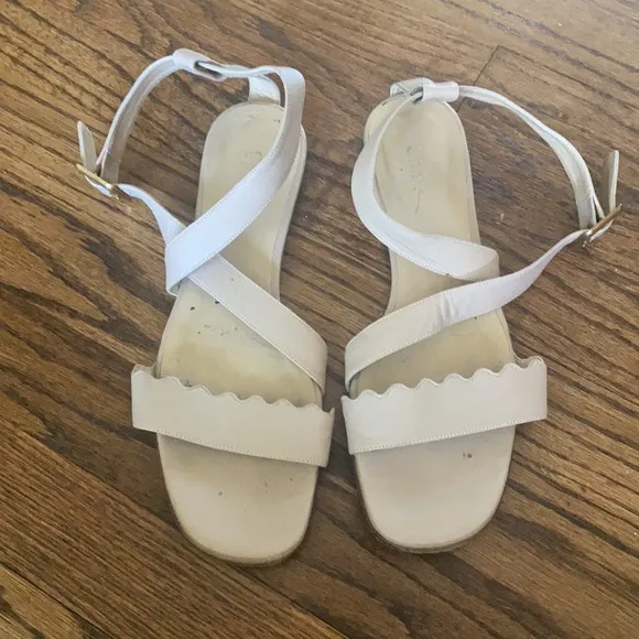 Chloe Nude Scallop flat Sandals