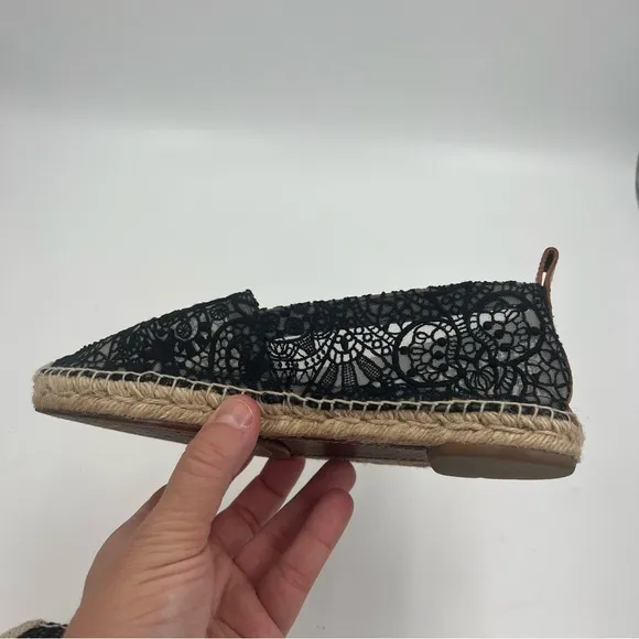 Chloe Women’s Scalloped Lace Espadrille Flat Black Approximating Size 7 Slip On