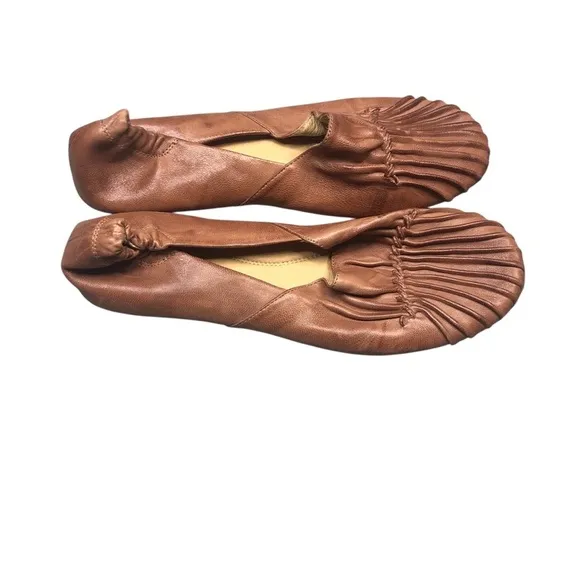 Chocolat Blu Brown Leather Pintuck Flats in Camel Loafers Preppy Classic Size 9