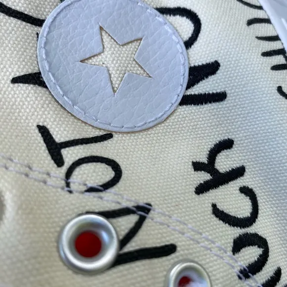 Chuck Taylor Converse HIGH TOP Sneakers KIDS size 4