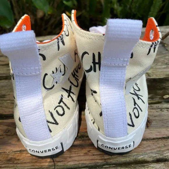 Chuck Taylor Converse HIGH TOP Sneakers KIDS size 4