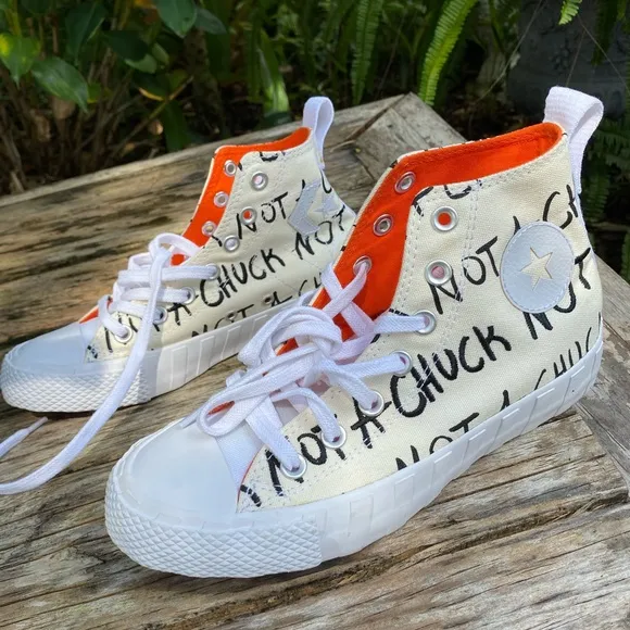 Chuck Taylor Converse HIGH TOP Sneakers KIDS size 4