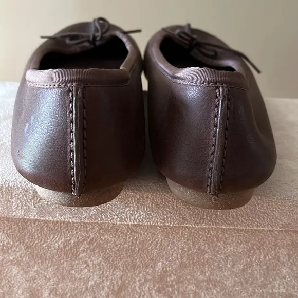 Clark's brown leather ballet flats. Size 8 1/2. Cushioned insole