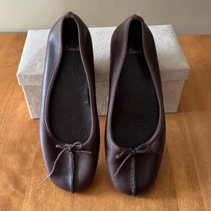 Clark's brown leather ballet flats. Size 8 1/2. Cushioned insole