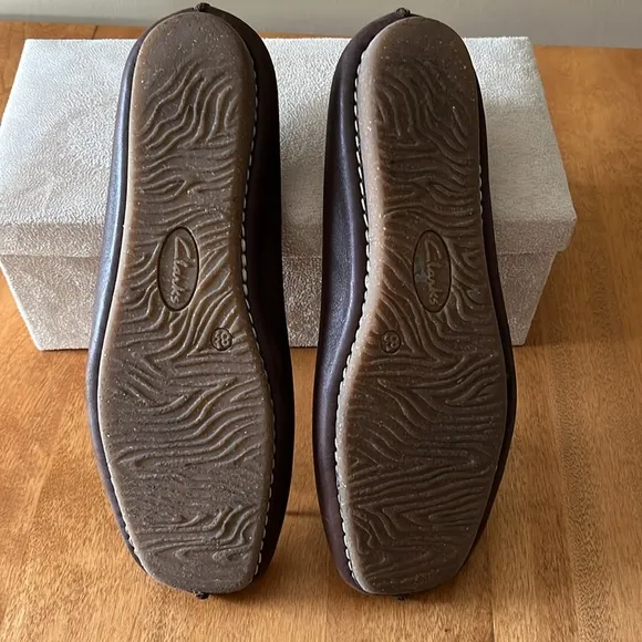 Clark's brown leather ballet flats. Size 8 1/2. Cushioned insole