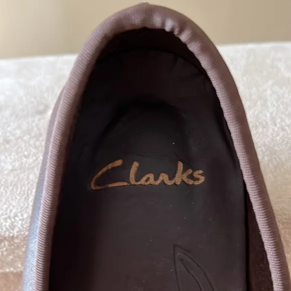 Clark's brown leather ballet flats. Size 8 1/2. Cushioned insole