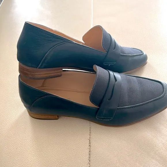 Clarks Pure Iris Womens Blue Leather Comfort Loafers Slip On Size 7.5
